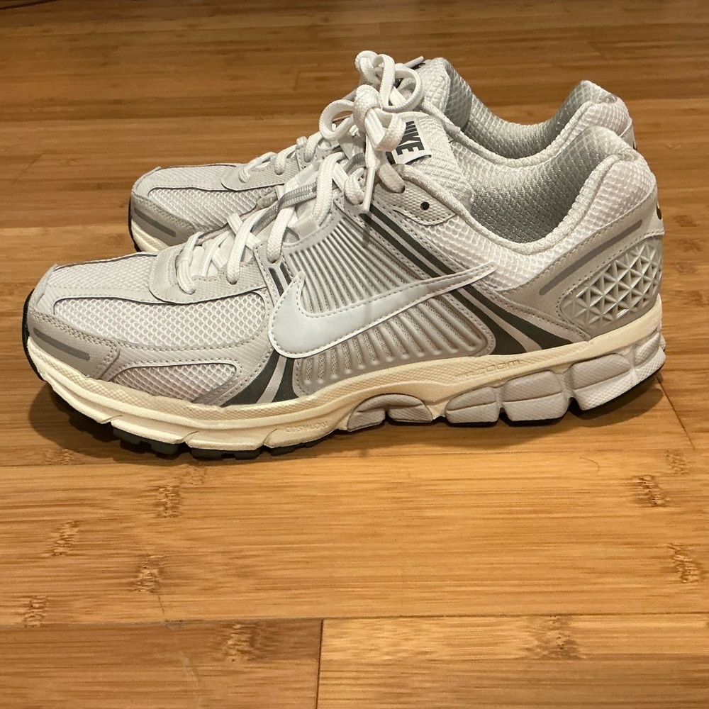 Nike Vomero 5 - 10.5
